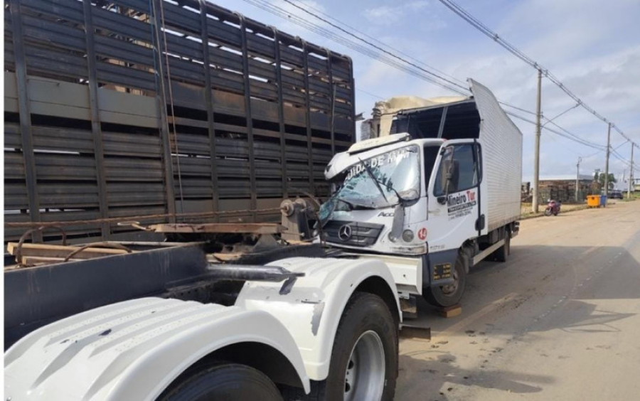 Caminhoneiro dorme ao volante e causa acidente em Lucas do Rio Verde